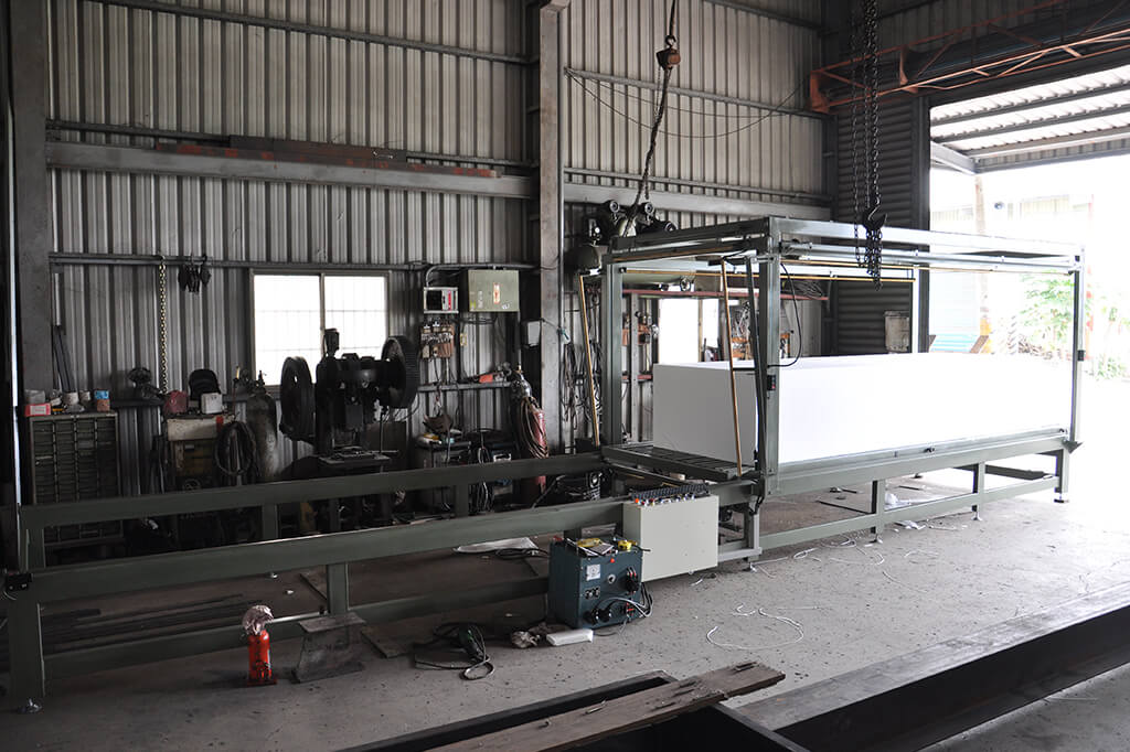 EPS Cut Machine - Sheet Cutter [Table Moving]